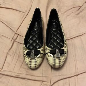 Beautiful Michael Kors leather flats